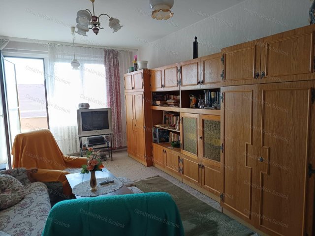 Eladó panellakás, Szolnokon 33.9 M Ft, 3 szobás