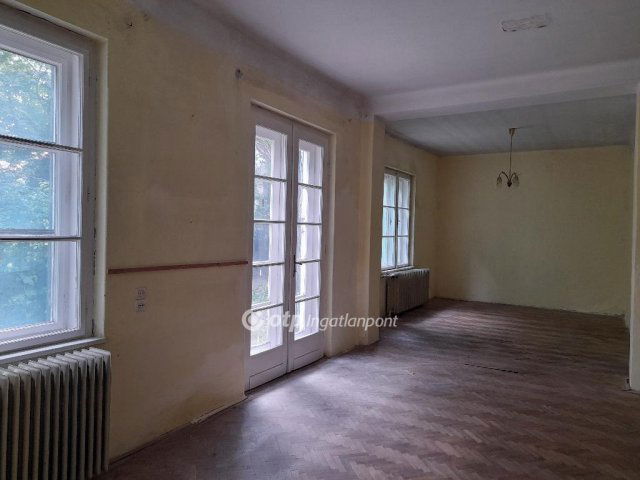 Eladó családi ház, Szegeden 150 M Ft, 8 szobás