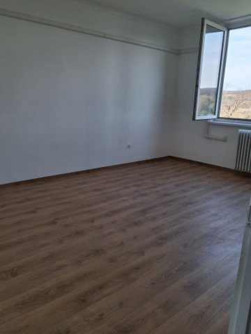 Eladó panellakás, Lovasberényben 36 M Ft, 2 szobás