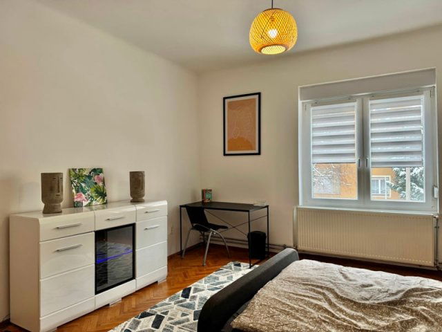 Kiadó téglalakás, albérlet, Pécsett, Petőfi utcában, 2 szobás