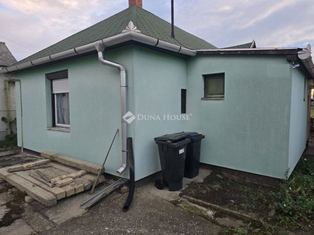Eladó családi ház, Székesfehérvárott 55.8 M Ft, 2 szobás