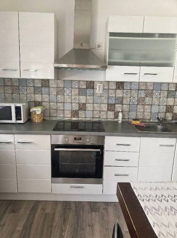 Kiadó téglalakás, albérlet, Pécsett, Alkotmány utcában