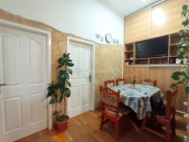 Eladó téglalakás, Fertődön 56 M Ft, 4 szobás