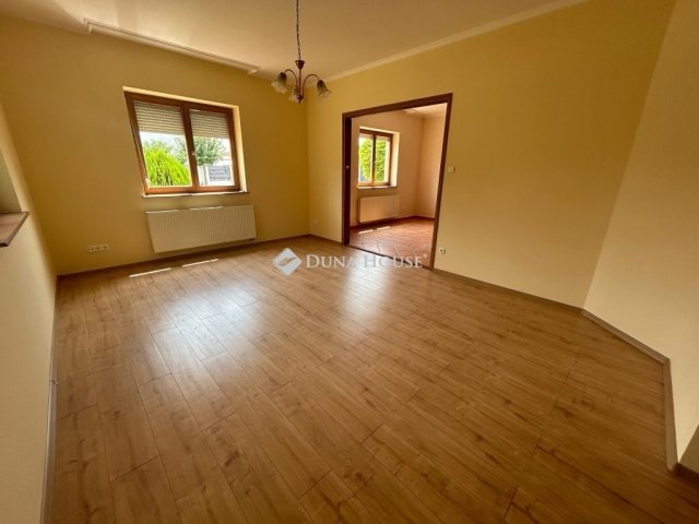 Eladó családi ház, Szegeden 130 M Ft, 3 szobás