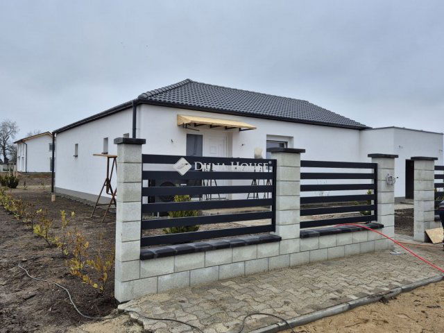 Eladó családi ház, Sződön, Csörögi úton 117.6 M Ft, 4 szobás