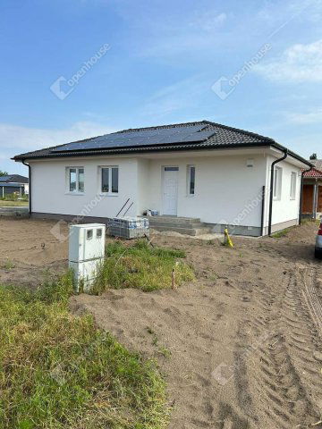 Eladó családi ház, Mórahalmon 64.27 M Ft, 3 szobás