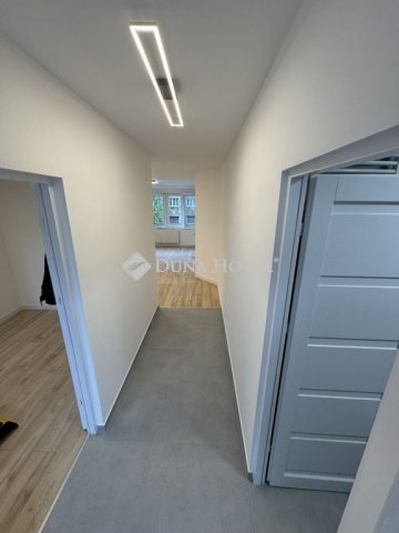 Eladó téglalakás, XI. kerületben, Karinthy Frigyes úton