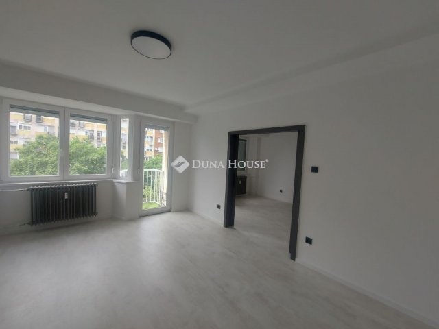 Eladó téglalakás, Pécsett 68.9 M Ft, 2 szobás