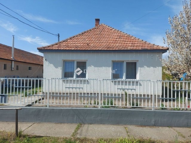 Eladó családi ház, Izsákon 34.5 M Ft, 3 szobás