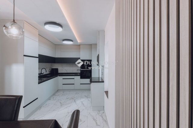 Eladó családi ház, Kecskeméten 225 M Ft, 5 szobás