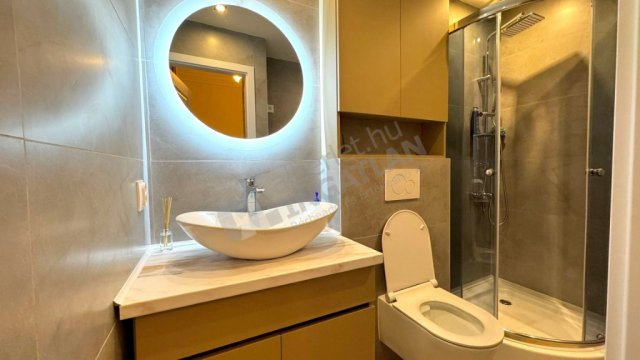 Eladó téglalakás, Budapesten, VII. kerületben, Rákóczi úton