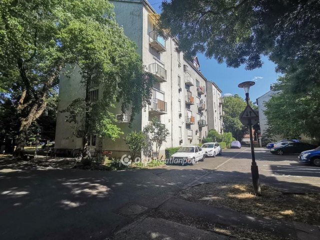 Eladó téglalakás, Békéscsabán 19.9 M Ft, 1 szobás