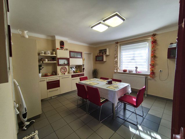 Eladó családi ház, Komáromban 68 M Ft, 4 szobás