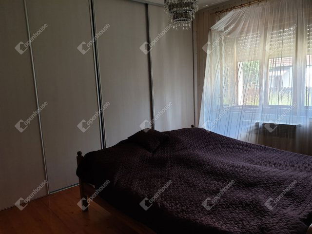 Eladó családi ház, Szolnokon 37.99 M Ft, 2 szobás