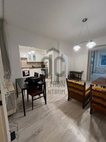 Eladó téglalakás, Pécsett 46.99 M Ft, 3 szobás