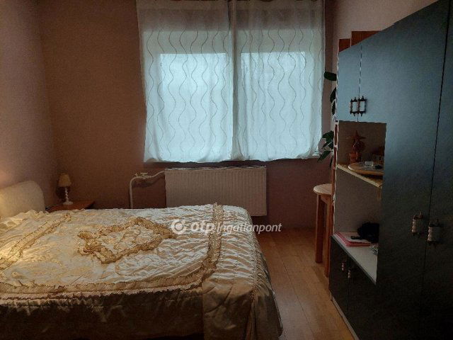 Eladó családi ház, Bakonyszentlászlón 75 M Ft, 3 szobás