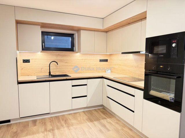 Eladó téglalakás, Pécsett 79.9 M Ft, 3 szobás