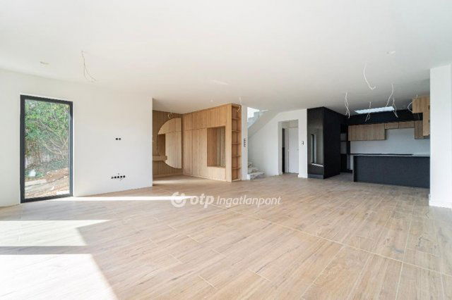 Eladó ikerház, Budapesten, II. kerületben 329.9 M Ft, 4 szobás