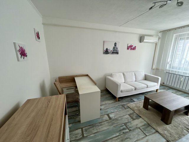 Kiadó panellakás, albérlet, Győrött, Ikva utcában, 2 szobás