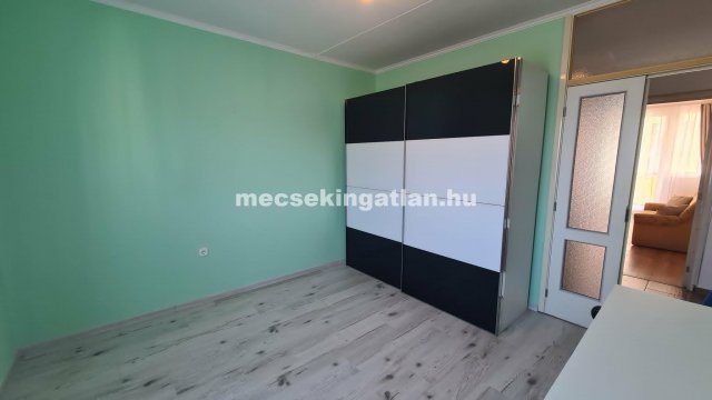 Kiadó panellakás, albérlet, Pécsett 150 E Ft / hó, 2+1 szobás