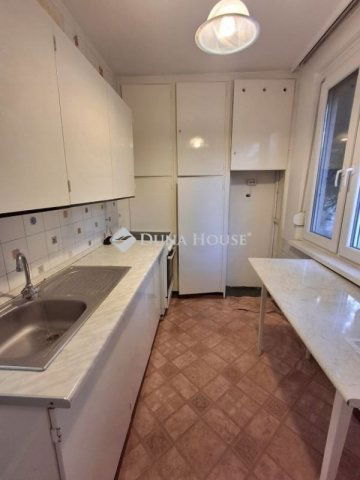 Eladó panellakás, Debrecenben 58.5 M Ft, 3 szobás