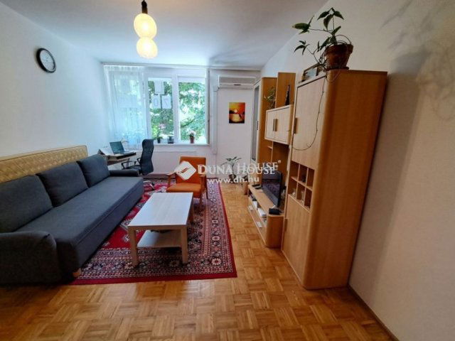 Eladó téglalakás, Szegeden 39.9 M Ft, 2 szobás