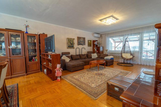 Eladó családi ház, Cegléden 115 M Ft, 6 szobás