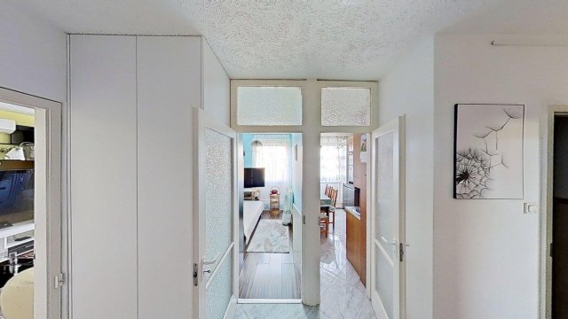 Eladó panellakás, Komlón, Alkotmány utcában 35.5 M Ft