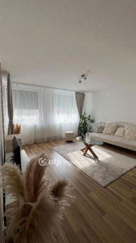 Eladó családi ház, Egerszalókon 94.9 M Ft, 7 szobás