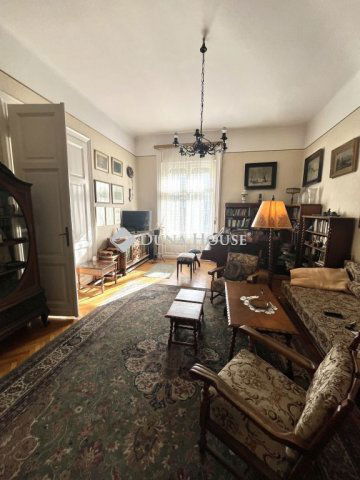 Eladó téglalakás, Budapesten, V. kerületben, Báthory utcában