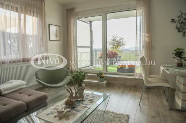 Eladó téglalakás, Veszprémben 130 M Ft, 4 szobás