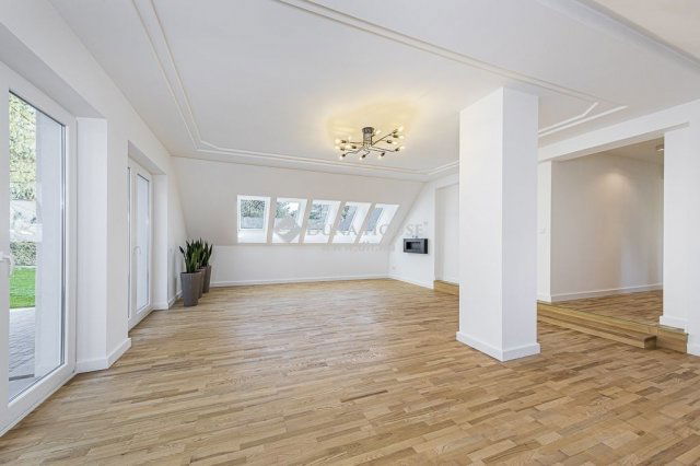 Eladó családi ház, Csobánkán 350 M Ft, 7 szobás