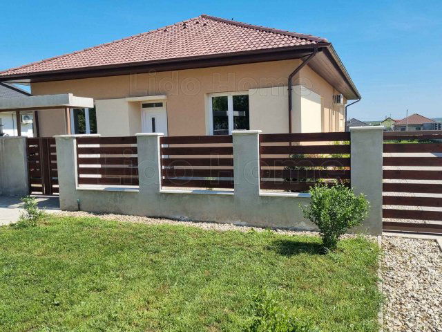 Eladó családi ház, Balatonszabadiban 99.9 M Ft, 5 szobás