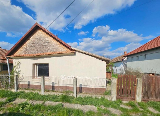 Eladó családi ház, Besenyszögön 13.5 M Ft, 3 szobás