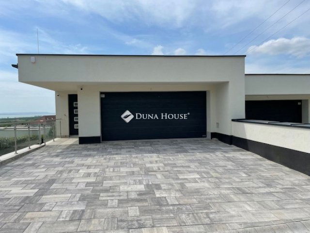 Eladó ikerház, Balatonfüreden 249.9 M Ft, 4 szobás