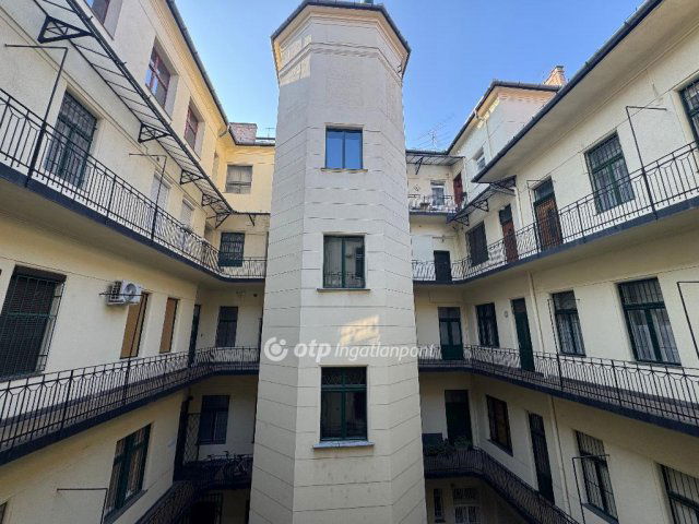 Eladó téglalakás, Budapesten, V. kerületben 86.5 M Ft, 2 szobás