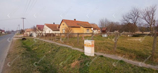 Eladó családi ház, Baktüttösön 6 M Ft, 1 szobás