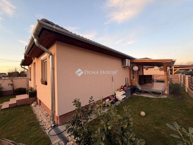 Eladó családi ház, Győrzámolyon 103.2 M Ft, 4 szobás