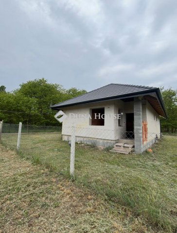 Eladó családi ház, Csemőn, Akácos utcában 34.9 M Ft, 3 szobás