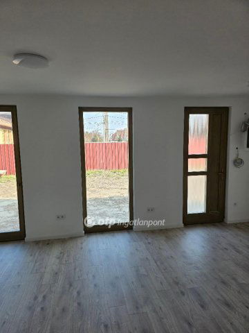 Eladó téglalakás, Turán 49.9 M Ft, 1+2 szobás