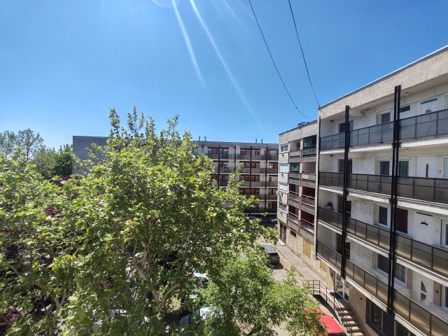 Eladó panellakás, Mezőtúron 27.5 M Ft, 2 szobás