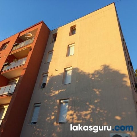 Eladó téglalakás, Zalaegerszegen 28.4 M Ft, 2 szobás