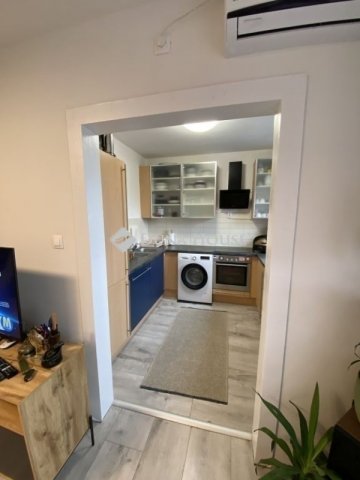 Eladó panellakás, Pécsett 46.4 M Ft, 2 szobás