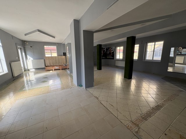 Eladó üzlethelyiség, Várpalotán 89.9 M Ft