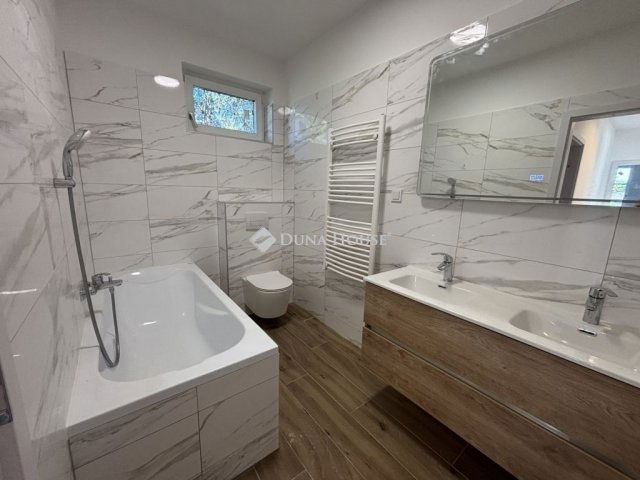 Eladó családi ház, Kecskeméten 94.99 M Ft, 5 szobás