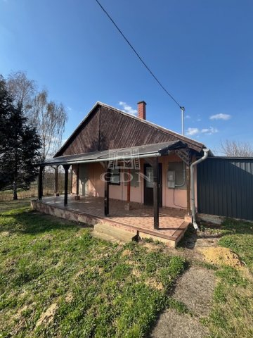 Eladó családi ház, Nádasdon 21.8 M Ft, 1 szobás