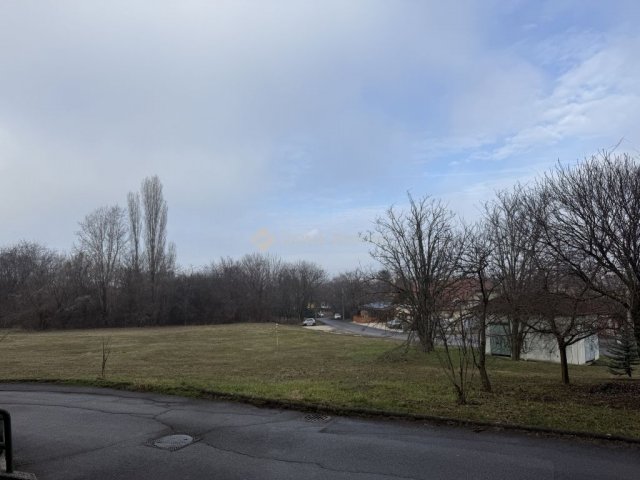 Eladó téglalakás, Pécsett 45.9 M Ft, 2 szobás