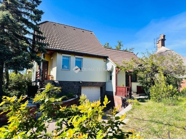 Eladó családi ház, Szentendrén 93.3 M Ft, 4 szobás