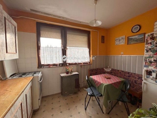 Eladó téglalakás, Zalaegerszegen 28 M Ft, 3 szobás