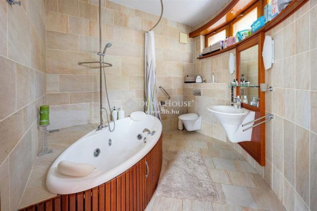 Eladó családi ház, Budapesten, XII. kerületben 800 M Ft